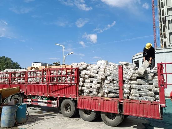 河南南陽唐（táng）河秦晉花苑連廊欄陽台護欄（lán）百葉窗項目